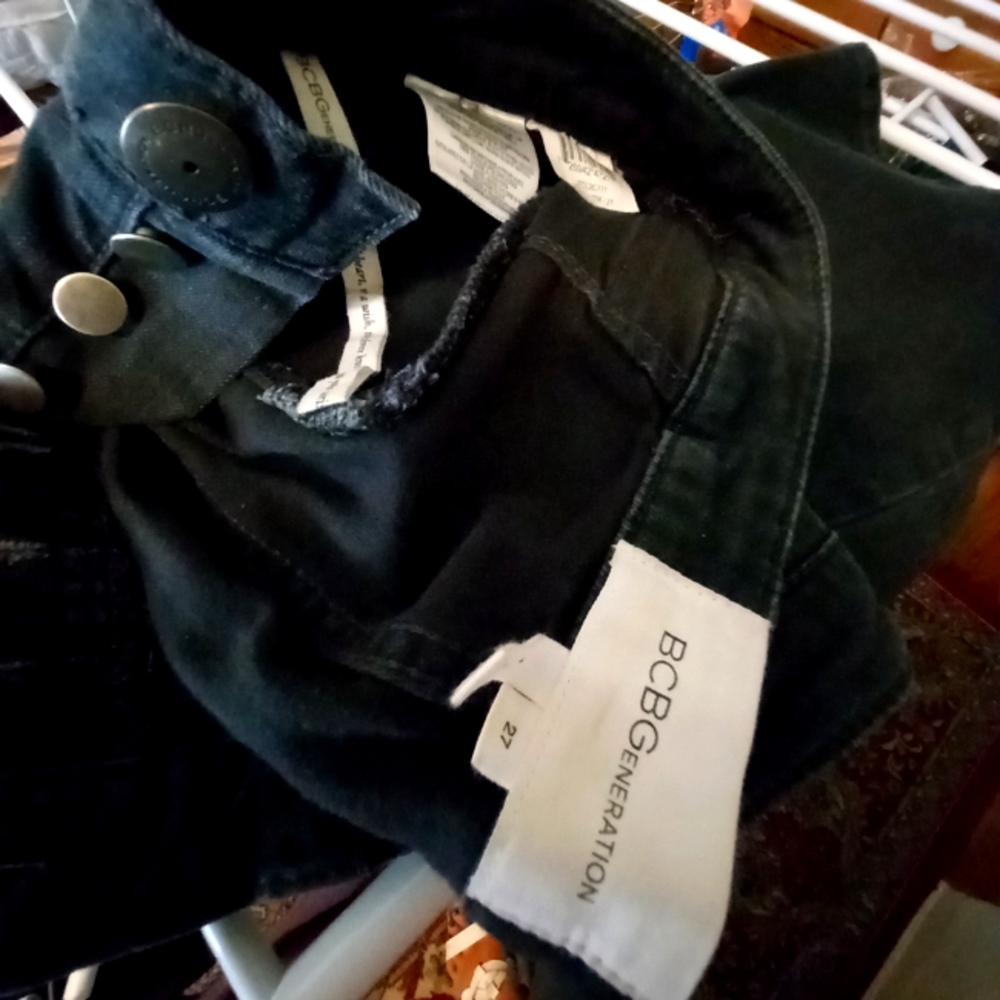 BCBG dark Wash wide leg denim size 27